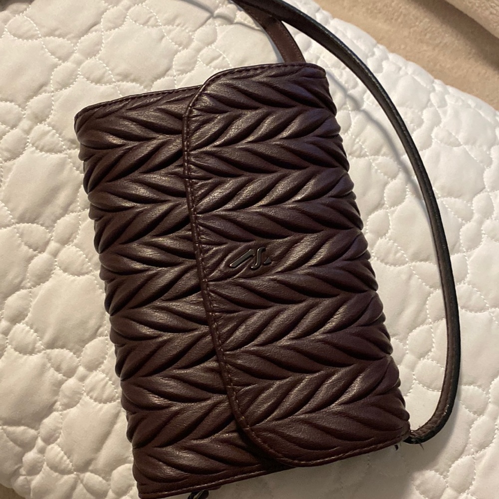 Crossbody purse in maroon faux leather
